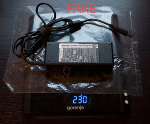 Fake HP 90W power adapter weight is 230 g or 0.507 lb