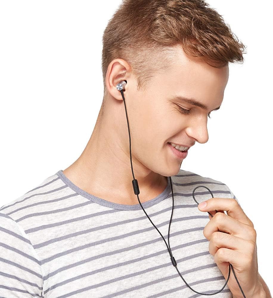 1MORE Piston Fit Kabelgebundene In-Ear Kopfhörer Silber - Hochwertig Kabelgebundene Kopfhörer Jetzt verfügbar mit schnellem weltweiten Versand