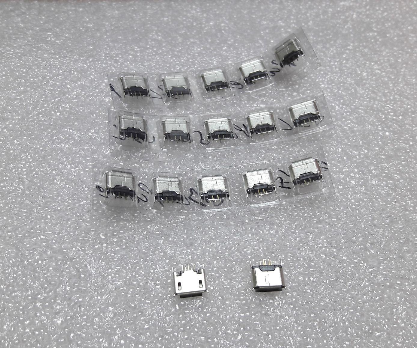 Riparazione Connettore Ricarica JBL Pulse Micro-USB Veloce - Alta qualità Servizi Riparazione Audio Disponibile ora con spedizione veloce in tutto il mondo