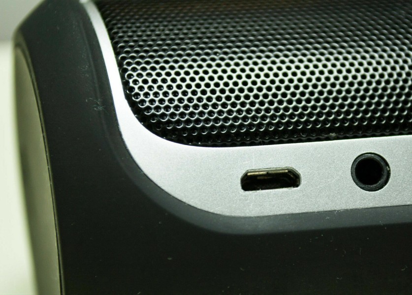 Reparación Conector Carga Micro-USB JBL Flip 2 Profesional